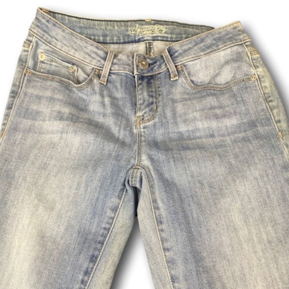 American Rag Light Wash Jeans 3 - Picture 2 of 3